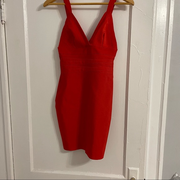 Nessa Deep V Bandage Dress in Red Size S - Picture 4 of 9